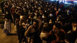 Ribuan Orang Berdesakan Daftar Vaksinasi Massal di Palangkaraya