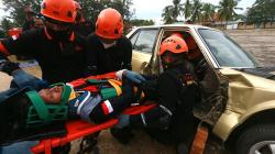 Basarnas Selamatkan Korban Kecelakaan Mobil