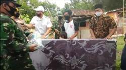 Dapat Kasur dari Artis Okan Cornelius, Tukang Becak di Sukoharjo Ini Semringah 