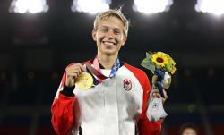 Mengenal Quinn, Transgender Pertama yang Raih Medali Emas Olimpiade