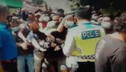 Tak Hiraukan Prokes, Warga di Subang Berebut dan Saling Dorong untuk Divaksin