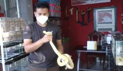 Hobi Pelihara Ular Piton, Pemuda Surabaya Ini Raup Puluhan Juta Rupiah