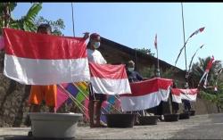Sambut HUT Kemerdekaan RI, Puluhan Warga Lereng Merbabu Cuci Bendera Bersama-sama