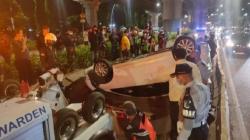Kecelakaan Mobil Tabrak Separator Busway di Depan Kantor Bea Cukai Jakarta Timur