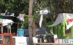 Kibarkan Bendera Putih, Pedagang di Eks Pelabuhan Ampenan Didatangi Polisi