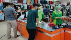 Meski Dilarang Bawa Anak untuk Belanja ke Mal, Pengunjung di Majalengka Masih Ngeyel