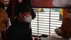 Obrolan Kocak Petugas Vaksin dengan Pria yang Takut Jarum Suntik