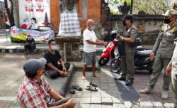 Satpol PP Masih Temukan Warga Denpasar Beraktivitas di Fasilitas yang Ditutup