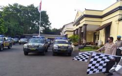 Polrestabes Bandung Salurkan 60 Ton Beras untuk Warga Terdampak PPKM<