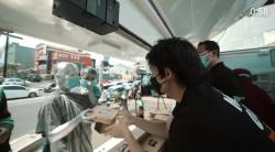 Atta Halilintar Bagikan Makanan Sambil Mendoakan Orang yang Disantuni, Netizen Terharu: Masya Allah Berkah Dunia Akhirat