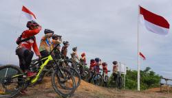 Bendera Merah Putih Berkibar di Puncak Langsa