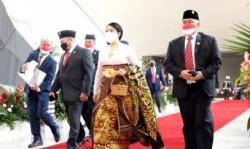 Puan Maharani Pakai Baju Adat Bali, Tak Dibantu Desainer dan Pilih Kain Sendiri