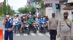 Pengendara di Medan Mengheningkan Cipta saat Peringati Detik-Detik Proklamasi Kemerdekaan
