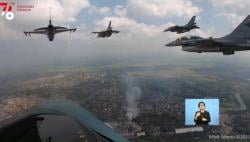 Aksi Manuver Pesawat Tempur TNI AU saat Upacara HUT RI di Istana Merdeka