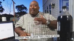 Pecahkan Rekor Dunia, Pria AS Ini Minum 2 Liter Soda Kurang dari 20 Detik