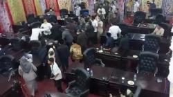 Sidang Paripurna DPRD Solok Ricuh, Anggota Dewan Baku Hantam hingga Asbak Melayang