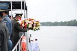 Kapolda Babel Tabur Bunga di Geladak KAL Manau