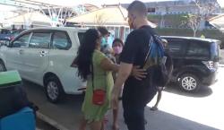 Haru, WNA Australia Pulang ke Negaranya Tinggalkan Keluarga di Indonesia