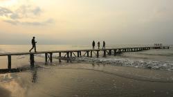 Bangkitkan Perekonomian, Warga Indramayu Kembangkan Wisata Pantai Tiris