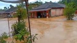Sungai Batang Natal dan Perlampungan Meluap, Sejumlah Desa di Madina Banjir