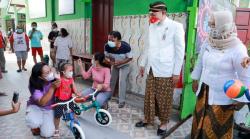 Pemkot Solo Beri Hadiah Sepeda ke Balita yang Isoman Akibat Terpapar Covid-19 