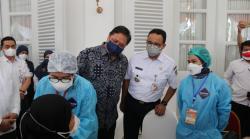 Pantau Vaksinasi Covid-19 Ibu Hamil di Jakarta, Menko Airlangga Ajak Pengusaha Terlibat<