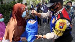 Terdampak PPKM Level 4, Puluhan Ribu Warga Surabaya Dapat Bantuan Sembako