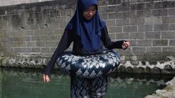 Mahasiswa UNS Ciptakan Celana Apung Batik untuk Mitigasi Kondisi Darurat