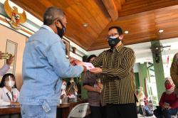 Gunakan Kartu Keluarga Sejahtera, Pemkot Jogja Salurkan Bansos bagi 2.158 Penerima Manfaat