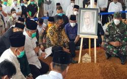 Percha Leanpuri Dimakamkan, Herman Deru: Kami Ikhlas tapi Jujur Terlalu Cepat <