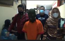 Pukul Ibu Kandung hingga Gigi Rontok, Pemuda Ini Pasang Muka Menyesal di Depan Polisi 