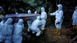 Polisi di Tapanuli Tengah Ikut Makamkan Pemuda yang Meninggal akibat Covid-19