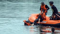 Aksi Relawan SAR Gabungan Selamatkan Korban Tenggelam