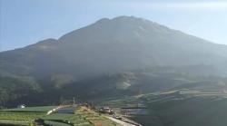 PVMBG Segera Ganti Baterai Pemantau Seismik Gunung Sumbing yang Hilang