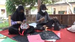  Ibu Rumah Tangga di Boyolali Ini Sulap Sampah Plastik Jadi Tas Keren 