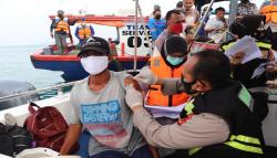 Kapolres Sukabumi Sasar Nelayan Palabuhanratu untuk Vaksinasi hingga ke Tengah Laut