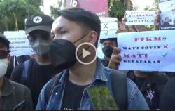 Demo Covid-19 BEM se-Bali di Kantor Gubernur Nyaris Ricuh, Massa Pasang Bendera Putih