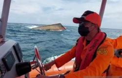 Tim SAR Temukan Bangkai Kapal Diduga KM Putri Ayu 3 Terbalik di Tanjung Puting