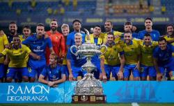 Penampakan Trofi Terbesar di Dunia, Kapten Tim Mustahil Kuat Angkat Sendirian