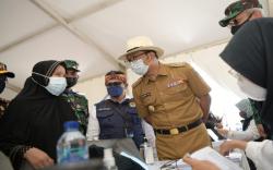 Tinjau Vaksinasi di Masjid Al-Jabbar Bandung, Ridwan Kamil: Jabar Minta Keadilan Proporsional<