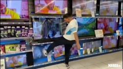 Viral! Fans Marseille Anti Lionel Messi Ngamuk Rusak Deretan TV di Toko Elektronik