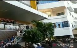 Dandim Palembang Bubarkan Vaksinasi di Sekolah Swasta yang Membeludak <