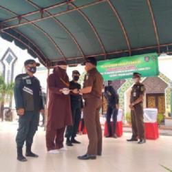 Kejari Sabang Eksekusi Cambuk 5 Pelaku Judi dan Zina
