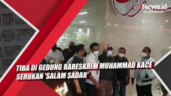 Video Tiba di Gedung Bareskrim Muhammad Kace Serukan 'Salam Sadar'