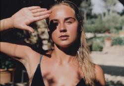 Intip Paras Cantik Estelle Bergkamp, Putri Legenda Arsenal Penakluk Hati Pemain MU