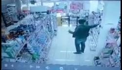 Viral Aksi Pencurian Minimarket Terekam CCTV, Pelaku Kabur Naik Mobil