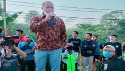 Tuntut Pekerjaan,  Warga Blokade Akses Masuk Pabrik Sepatu di Karawang