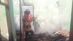 Dalam Sejam Kebakaran Hebat Ludeskan Gudang Jamu dan Rumah di Sukabumi<