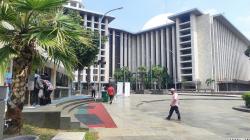 Masjid Istiqlal Gelar Sholat Jumat, Jemaah Wajib Bawa Sajadah Sendiri