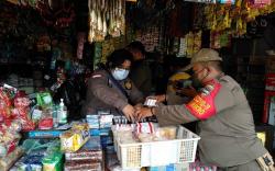 Ribuan Batang Rokok Ilegal Disita Petugas dari 2 Toko Grosir di KBB